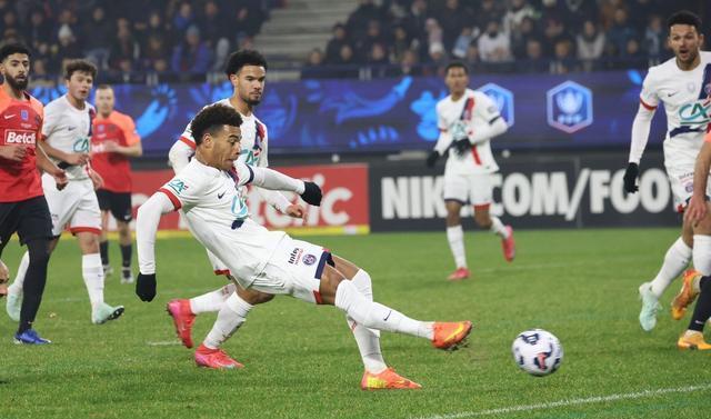 开云体育官网-包含重磅！今晚比利亚雷亚尔备战法国杯巴黎圣日耳曼围绕法国杯调整名单，俄克拉荷马雷霆围绕国王杯状态回暖的词条